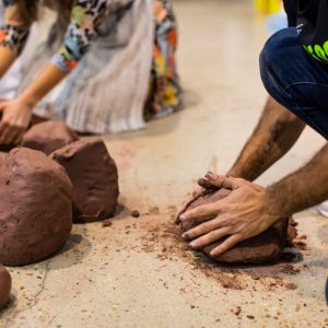 Escultura en movimientos: Itinerario de una alfarera