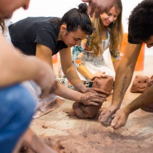 Escultura en movimientos: Itinerario de una alfarera